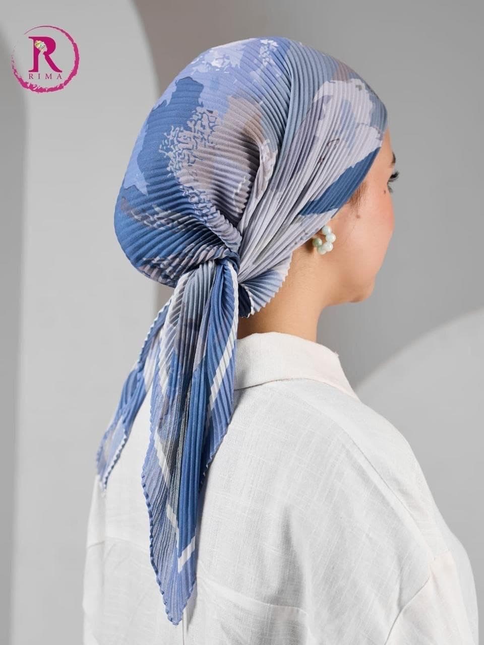 Attractive Gray and Blue Scarf